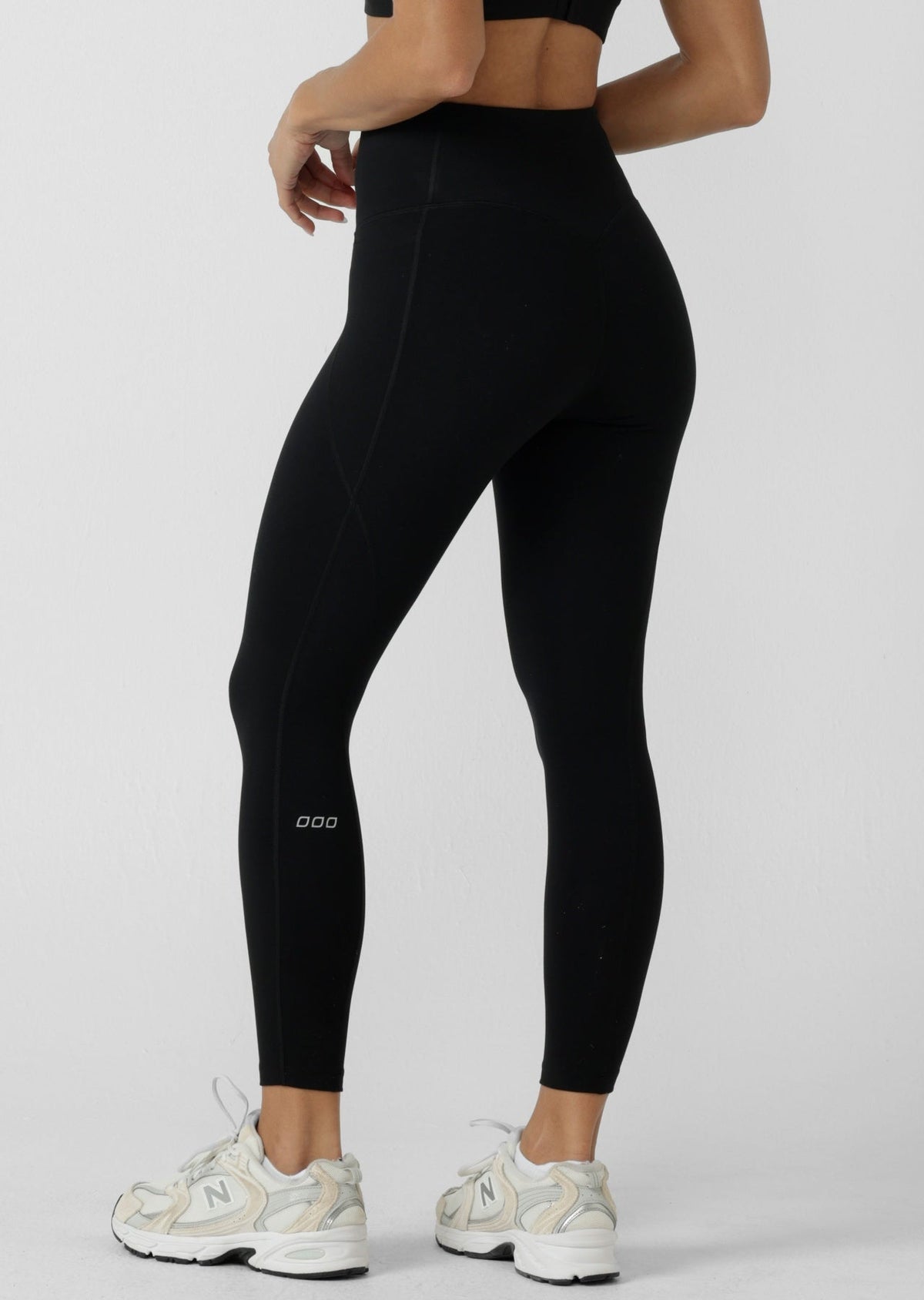 Amy No Chafe 2 Pocket Ankle Biter Leggings