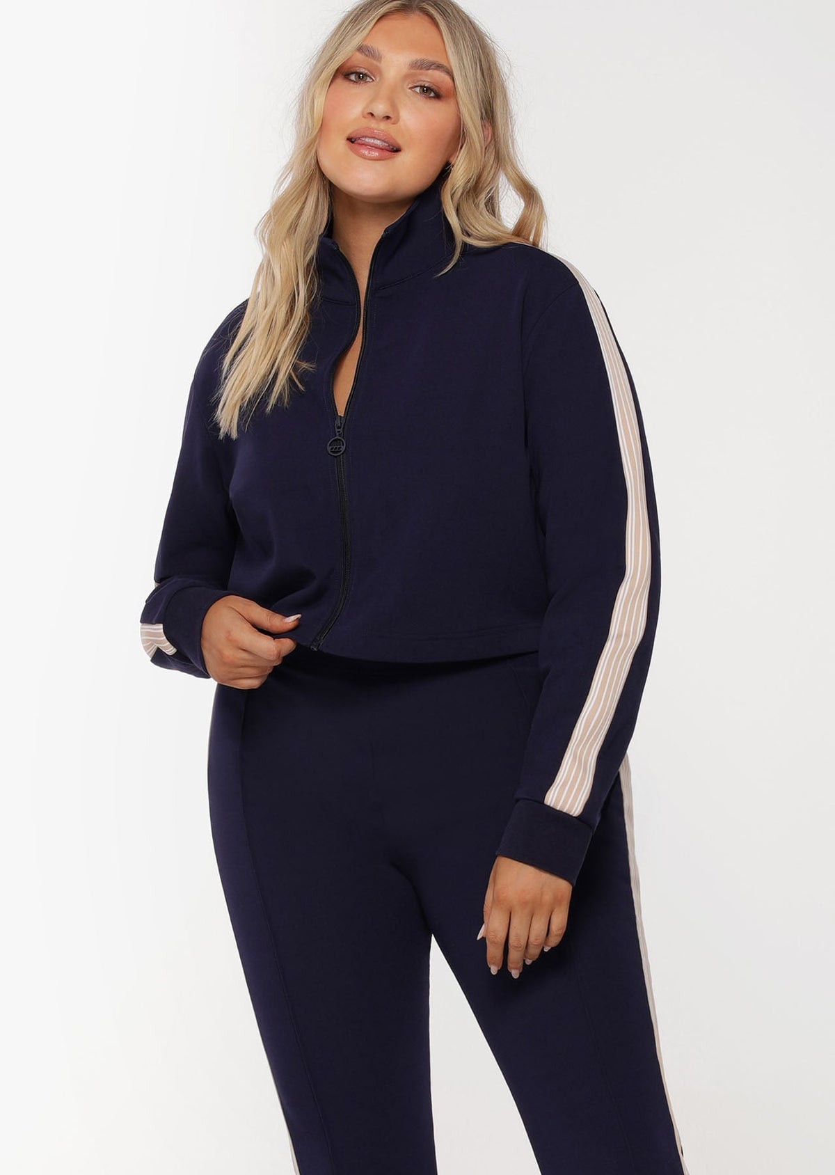 Modern Muse Active Zip Thru